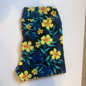 Never worn, LulaRoe leggings. Tall and curvy